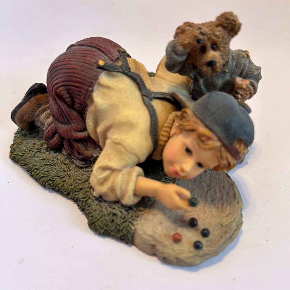 Boyds Bears Yesterday's Child “BUTCH w/Clayton Eyeing It Up” figurine